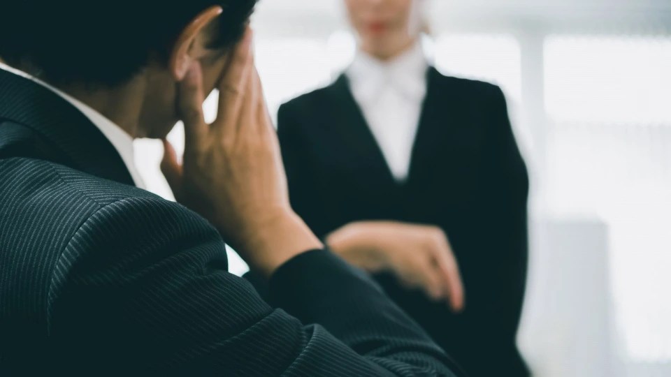 上司に「それ、パワハラです!」はNG、「パワハラを受けた」と感じたらどうする？ MONEY PLUS