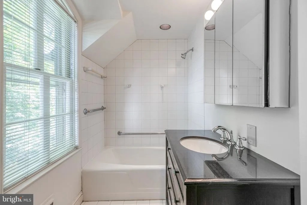 544 Maison Place, Bryn Mawr The Robin Gordon Group