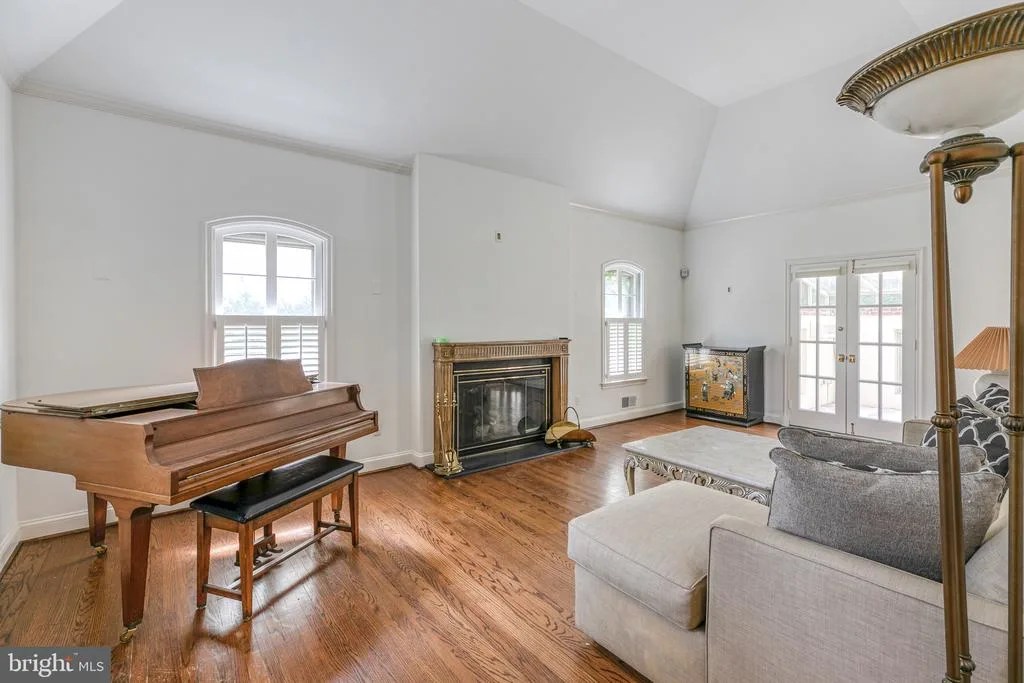 544 Maison Place, Bryn Mawr The Robin Gordon Group