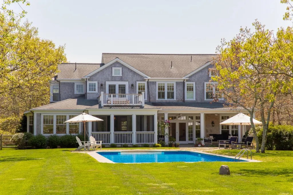 179 Pond Rd West Tisbury, MA 02568 The MV Team