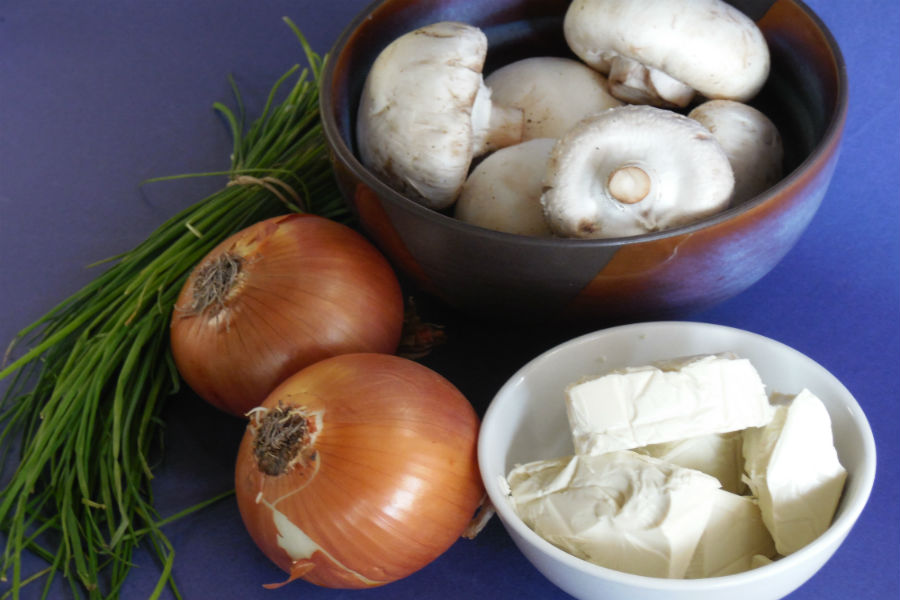 Prepara portobellos rellenos con queso azul cookcina