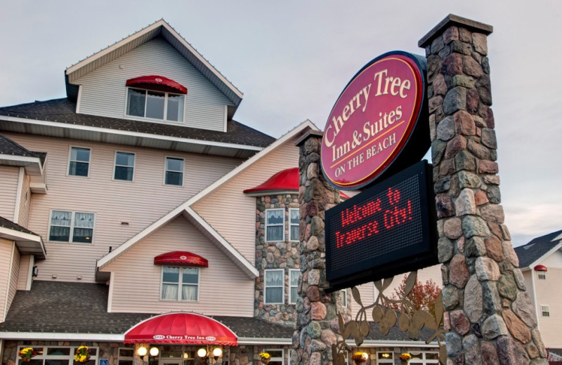 The Cherry Tree Inn & Suites (Traverse City, MI) Resort Reviews