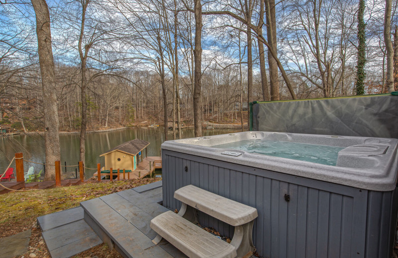 Premier Vacation Rentals Smith Mountain Lake (Huddleston, VA
