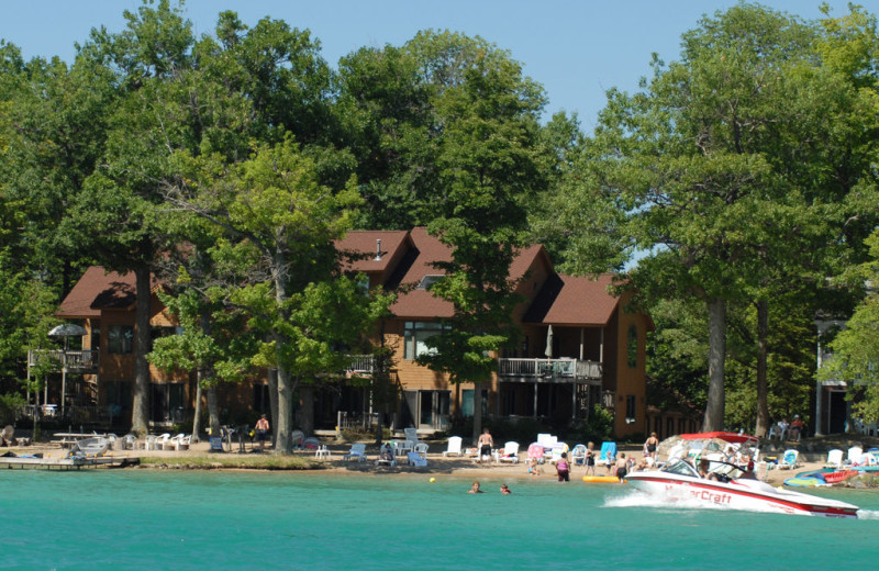 White Birch Lodge (Elk Rapids, MI) Resort Reviews