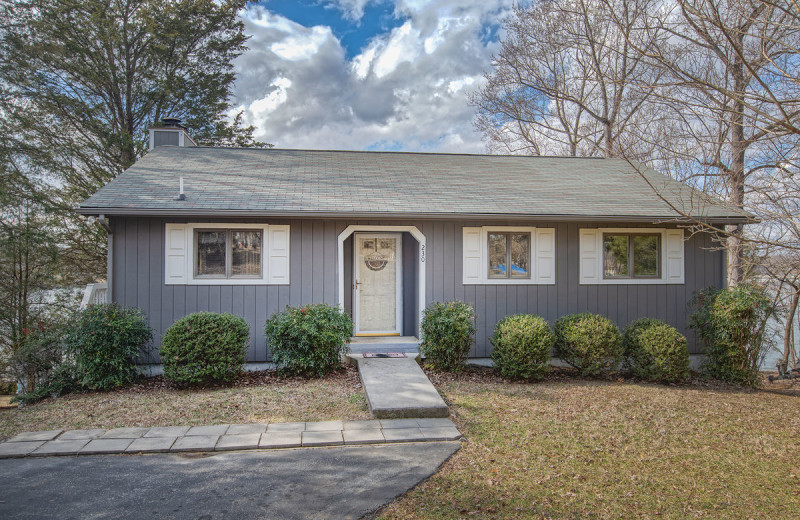 Premier Vacation Rentals Smith Mountain Lake (Huddleston, VA