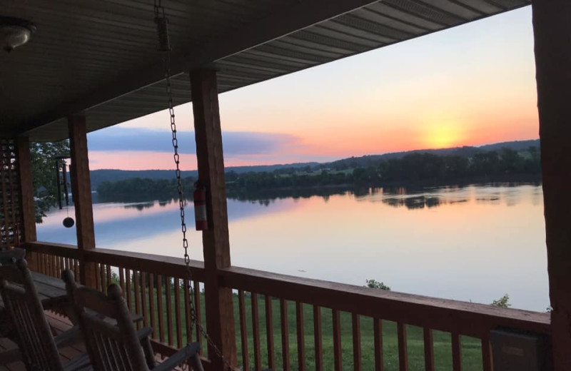 Colucci Log Cabins on the Ohio River IN) Resort Reviews