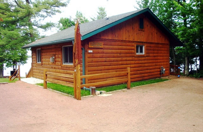 Van's Knotty Pine Cottage (Eagle River, WI) Resort Reviews