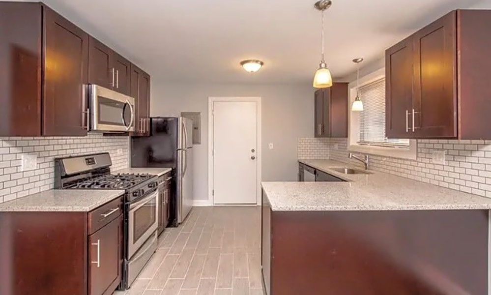 What apartments will 1,600 rent you in Rogers Park, this month?