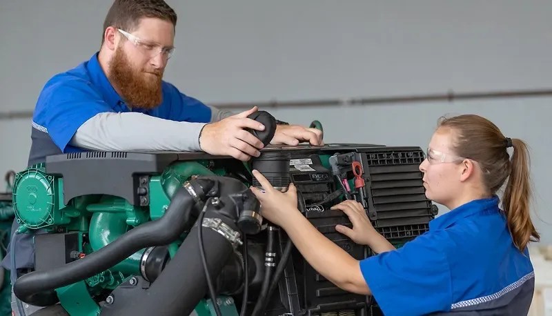 Types of Boat Engines and How They Work | UTI