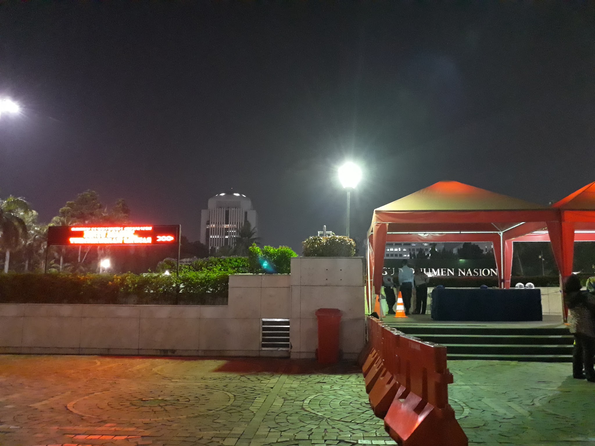 Naik Ke Puncak Monas Di Malam Hari | Wego Indonesia Travel Blog