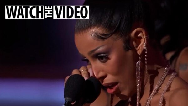 Doja Cat breaks down in tears live onstage at the Grammys 2022 after