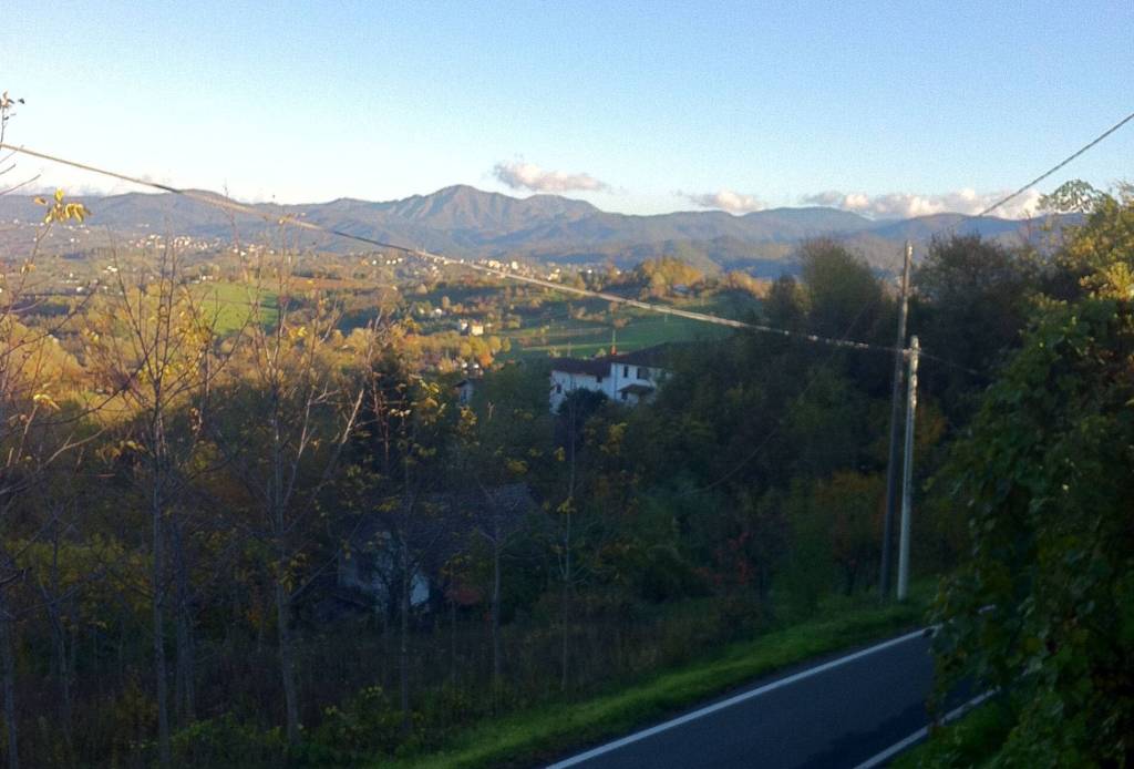 Monteverdi A Village In Tuscany Lingua Inglese By Bernard.