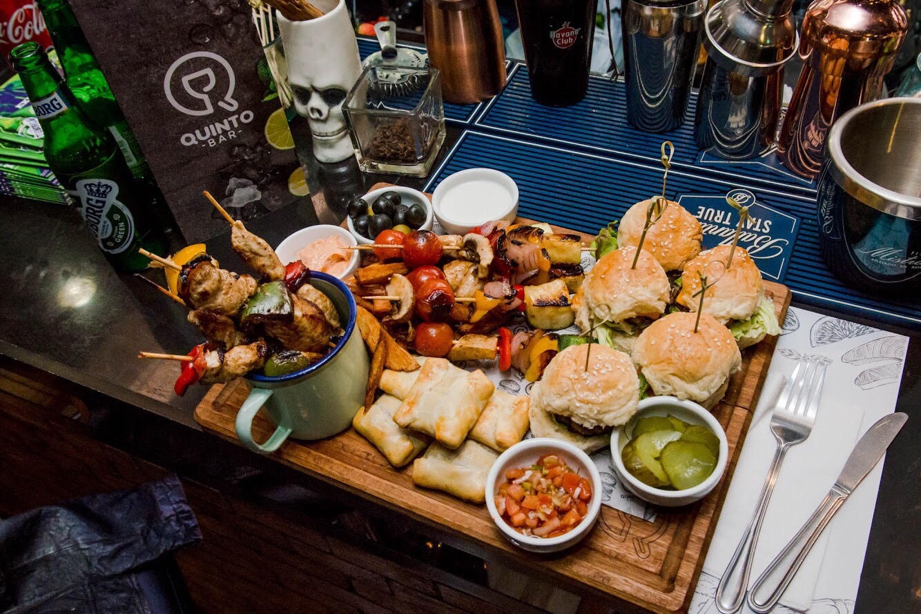 Quinto Bar Av. providencia 1403, Providencia Reservas en Resermap