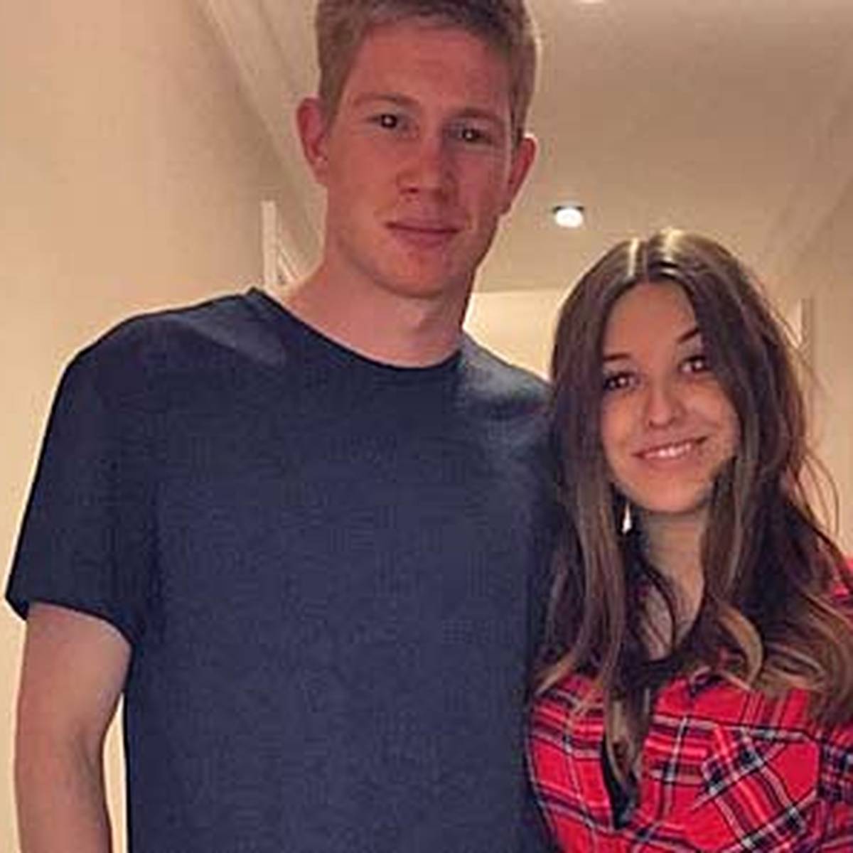 De bruyne showed his romantic side in december 2016 when he proposed to the blonde stunner beneath the eiffel tower in paris. Kevin De Bruyne Wird Vater Von Sohnchen Mason Milian De Bruyne
