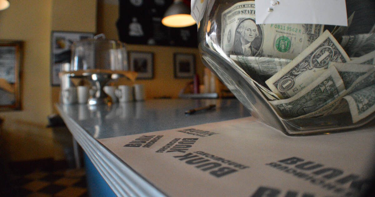 Customer Leaves Restaurant Staff in 'Absolute Disbelief' With 10K Tip