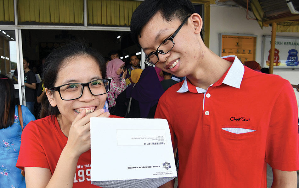 Keceriaan terima keputusan STPM 2017 Astro Awani