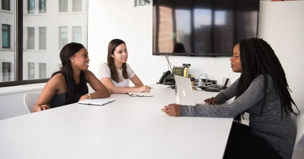 How to Decorate Windowless Office 10 Tips for Brightening