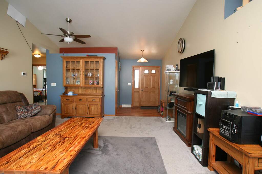 3225 Thornton Drive, Janesville, WI 53548 MLS 1969708 properties