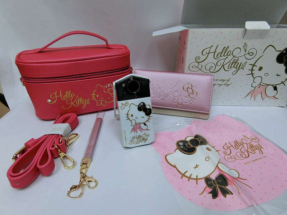 開箱》全台限量 CASIO TR70 X Hello Kitty 時尚優雅組合