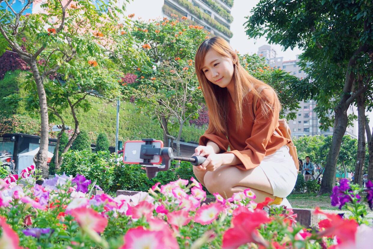 評測》智能自拍棒 飛宇 Vimble 2 三軸手持穩定｜自拍更自由，合照更自如。
