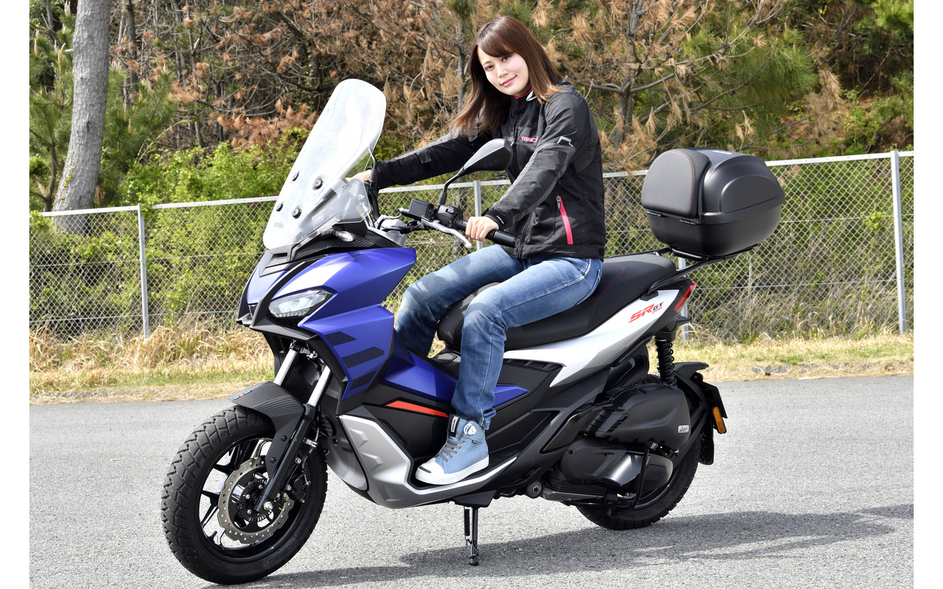 郊外のアシにぴったり？ アプリリア初のアドベンチャー系スクーター『SR GT200』 レスポンス（Response.jp）