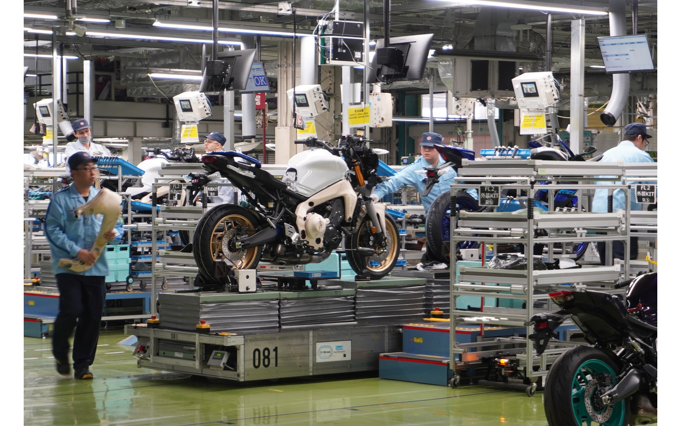 あらゆるバイクを毎日生産、コンベアのない「超汎用組立ライン」をヤマハが公開 レスポンス（Response.jp）