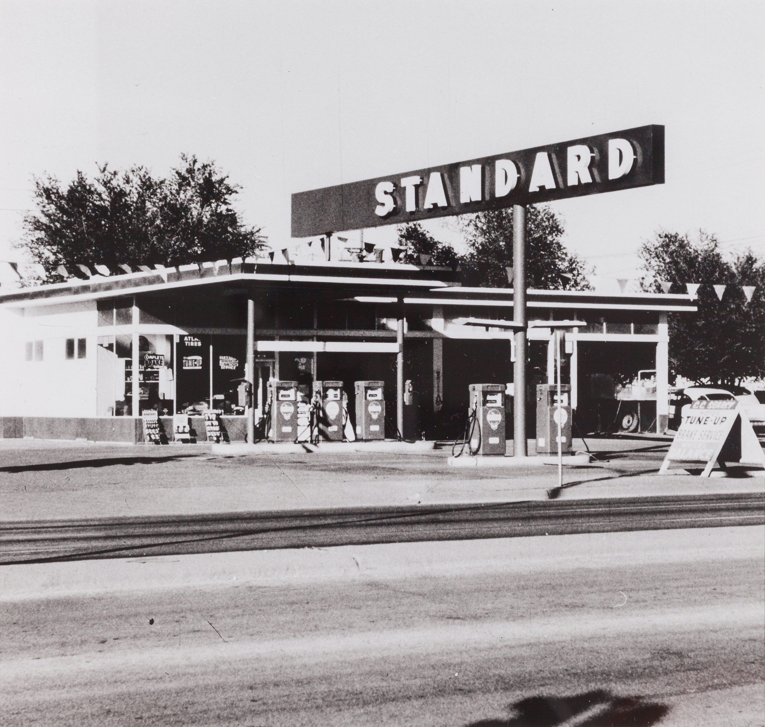 Ed Ruscha, Gasoline Stations portfolio)