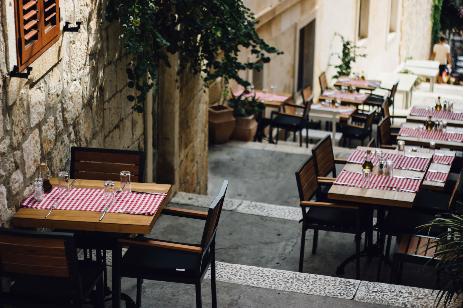 Ventajas y desventajas de cenar al aire libre ISNCA