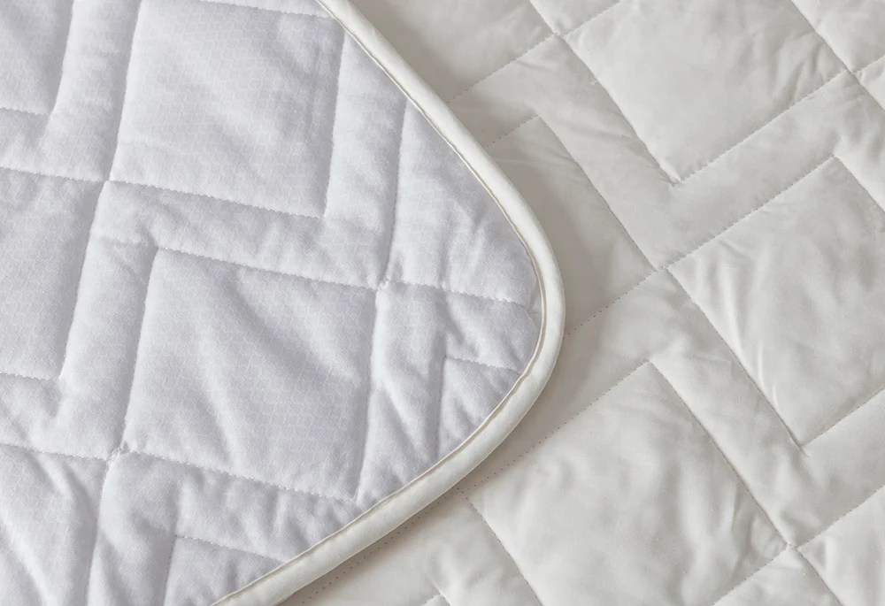 Thermoregulating OUTLAST® Mattress Protector Rested Sleep Engineering