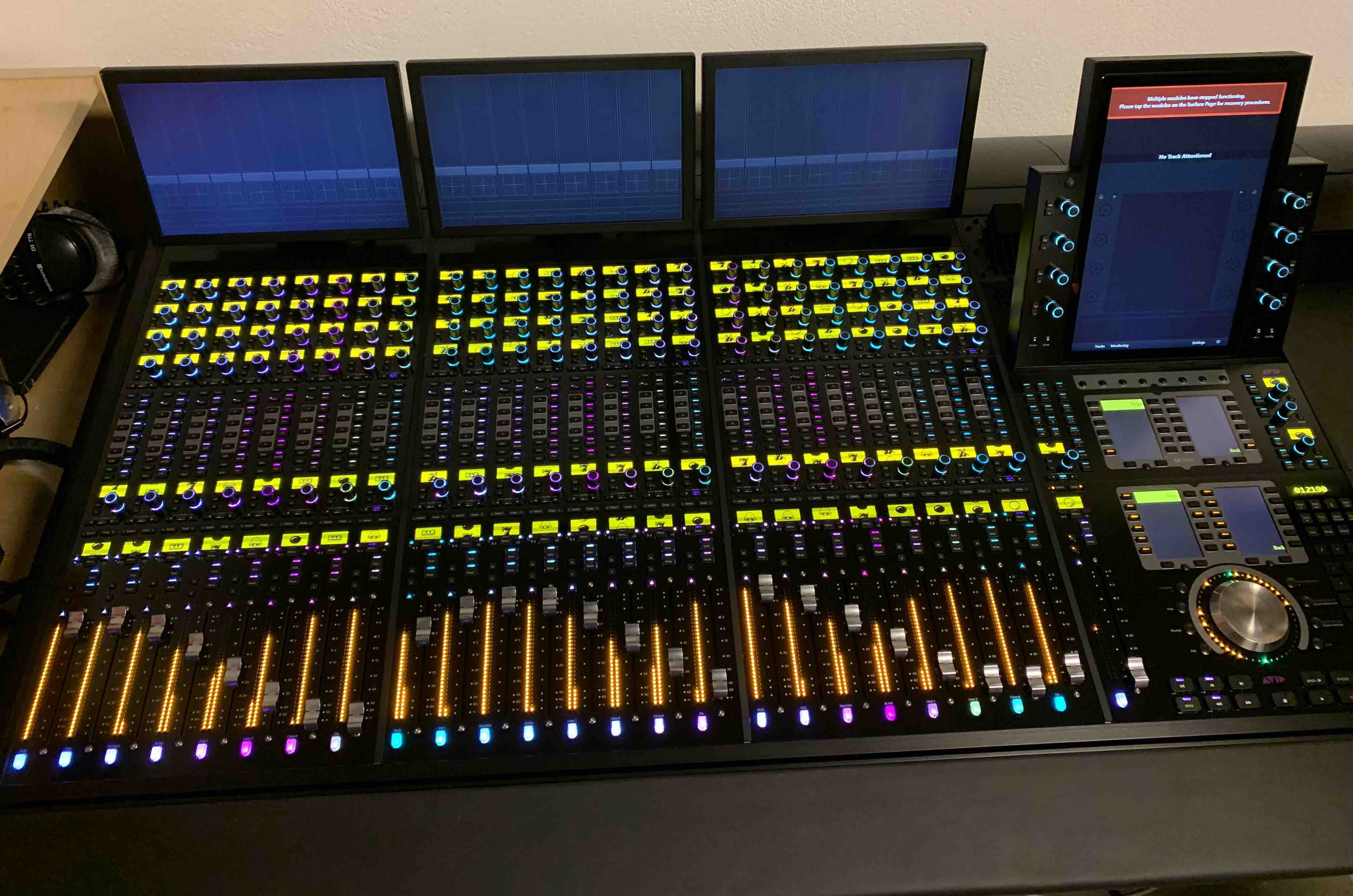 Avid S6 M40 for sale 24 fader surface with producer desk and Xmon