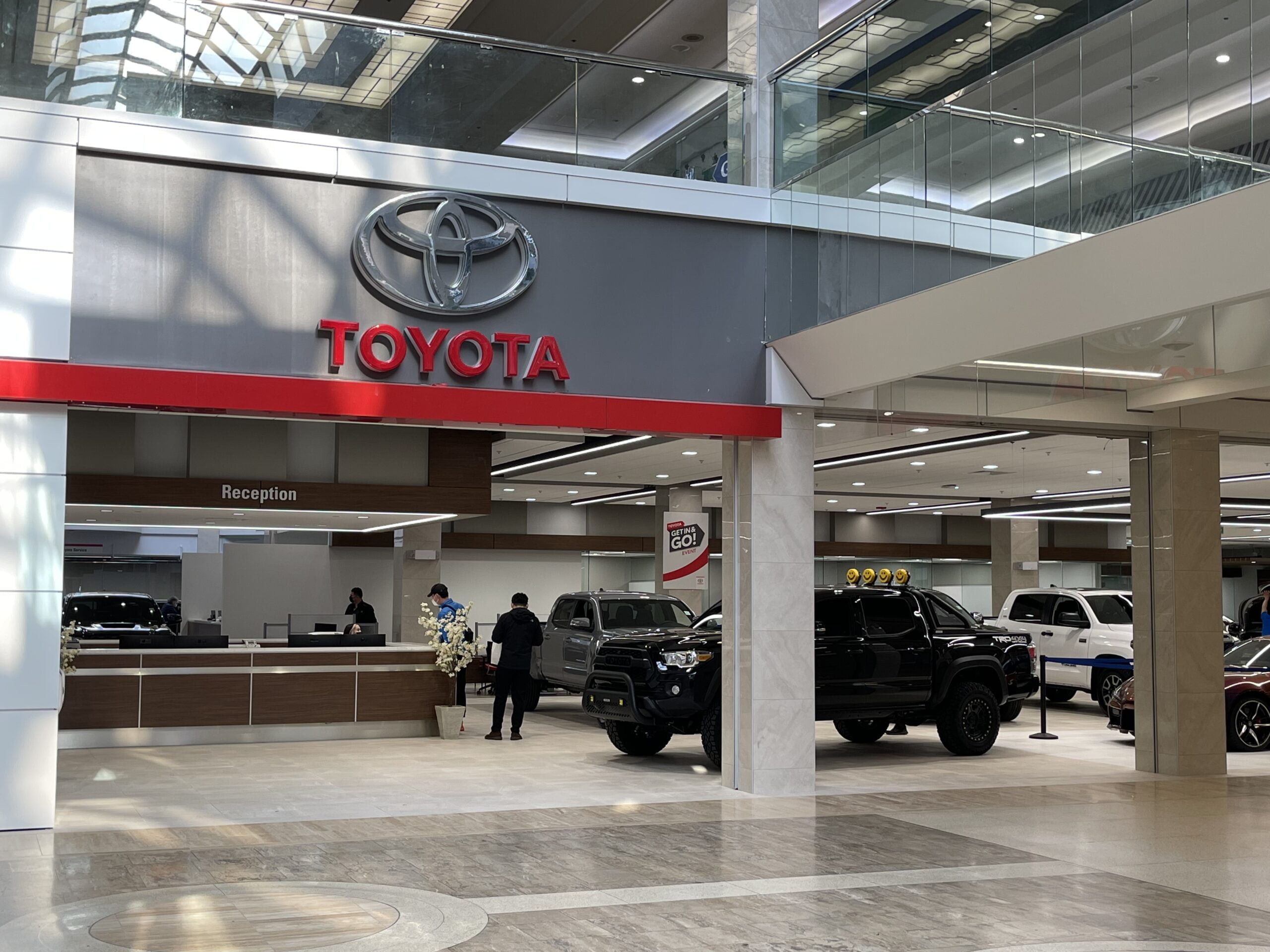 Toyota Opens World's Largest InMall Service Dealership at West