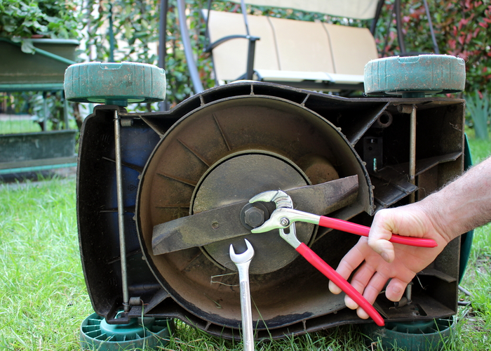 How to Remove a Lawn Mower Blade in 2024