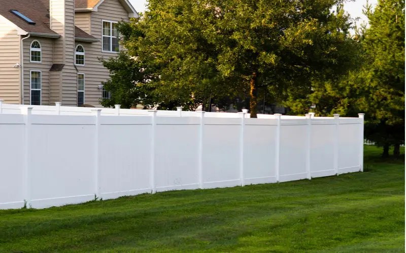 The Average Vinyl Fencing Costs in 2023