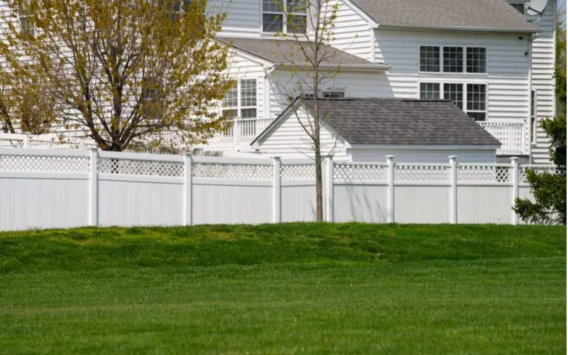 The Average Vinyl Fencing Costs in 2023
