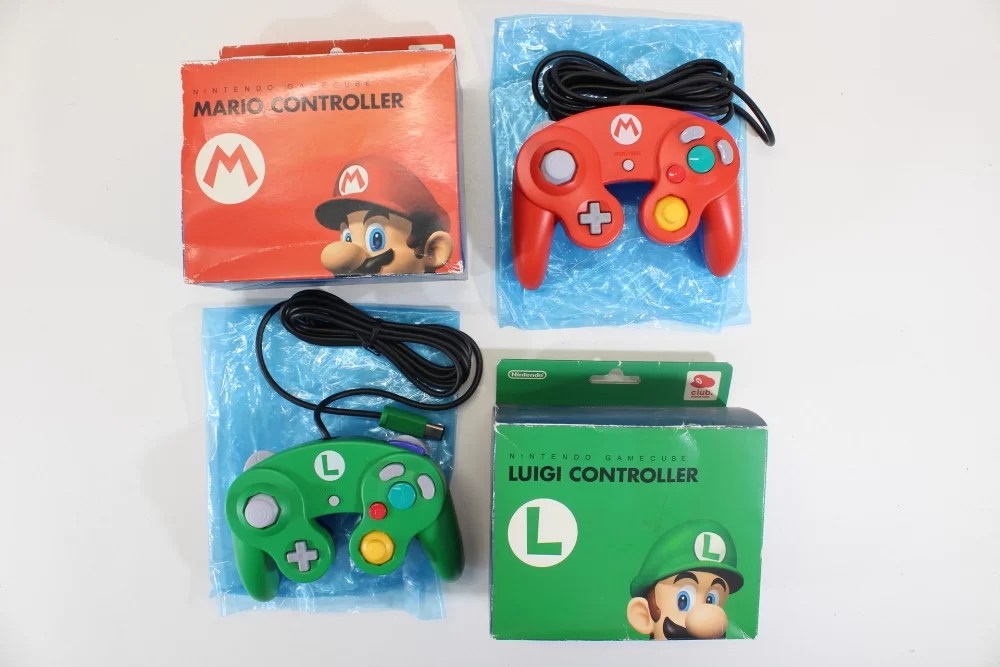 BOXED Lot of 2 Official Club Nintendo Gamecube Controllers Mario Red x