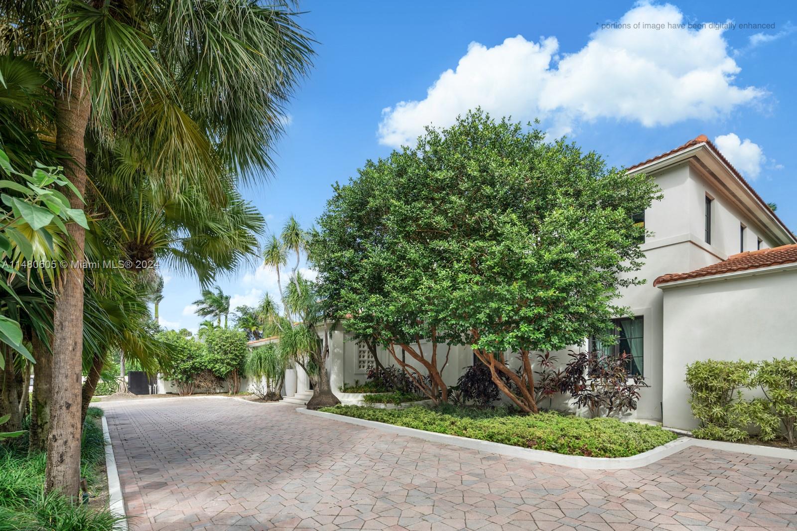 Residence For Sale in Golden Beach for 68,000,000