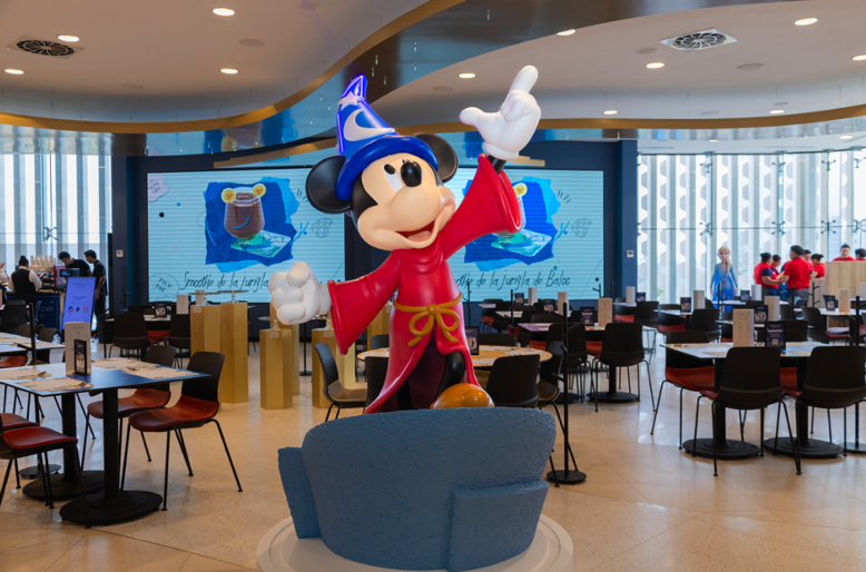 Con la presencia de Mickey Mouse, Animation Café abre sus puertas en
