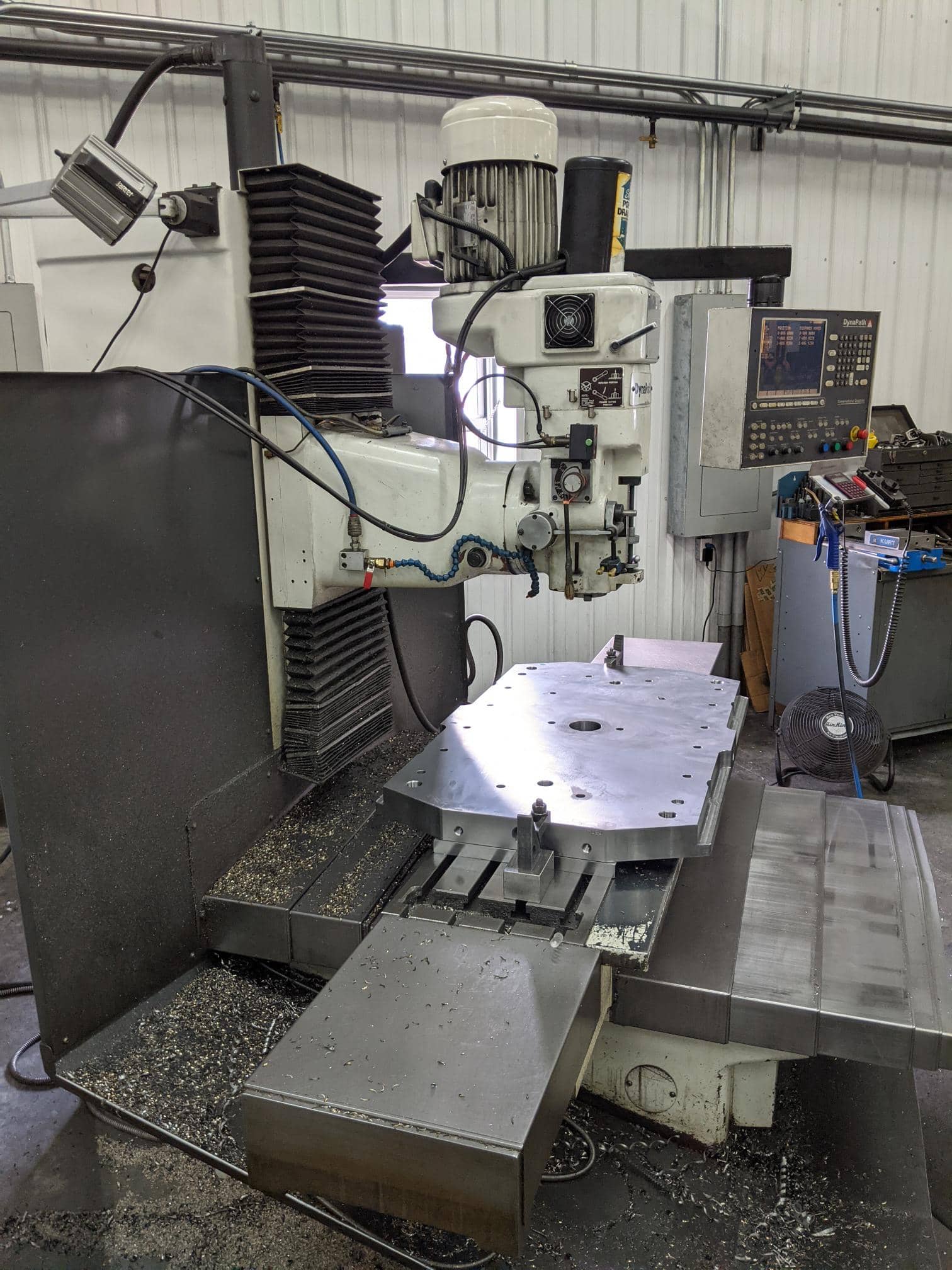 Hurco Dynapath 750 Mill, 2000 3 Axis CNC Knee Mill, Power Drawbar Revelation Machinery