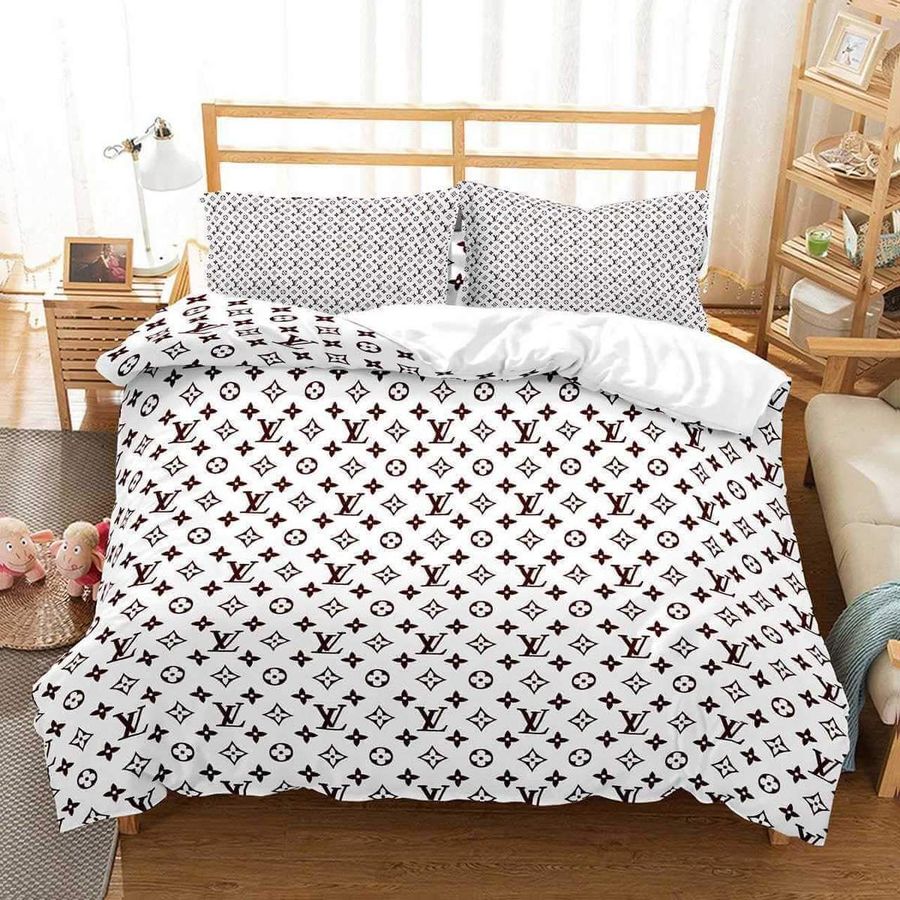 Luxury Louis Vuitton White Monogram Bedding Set REVER LAVIE