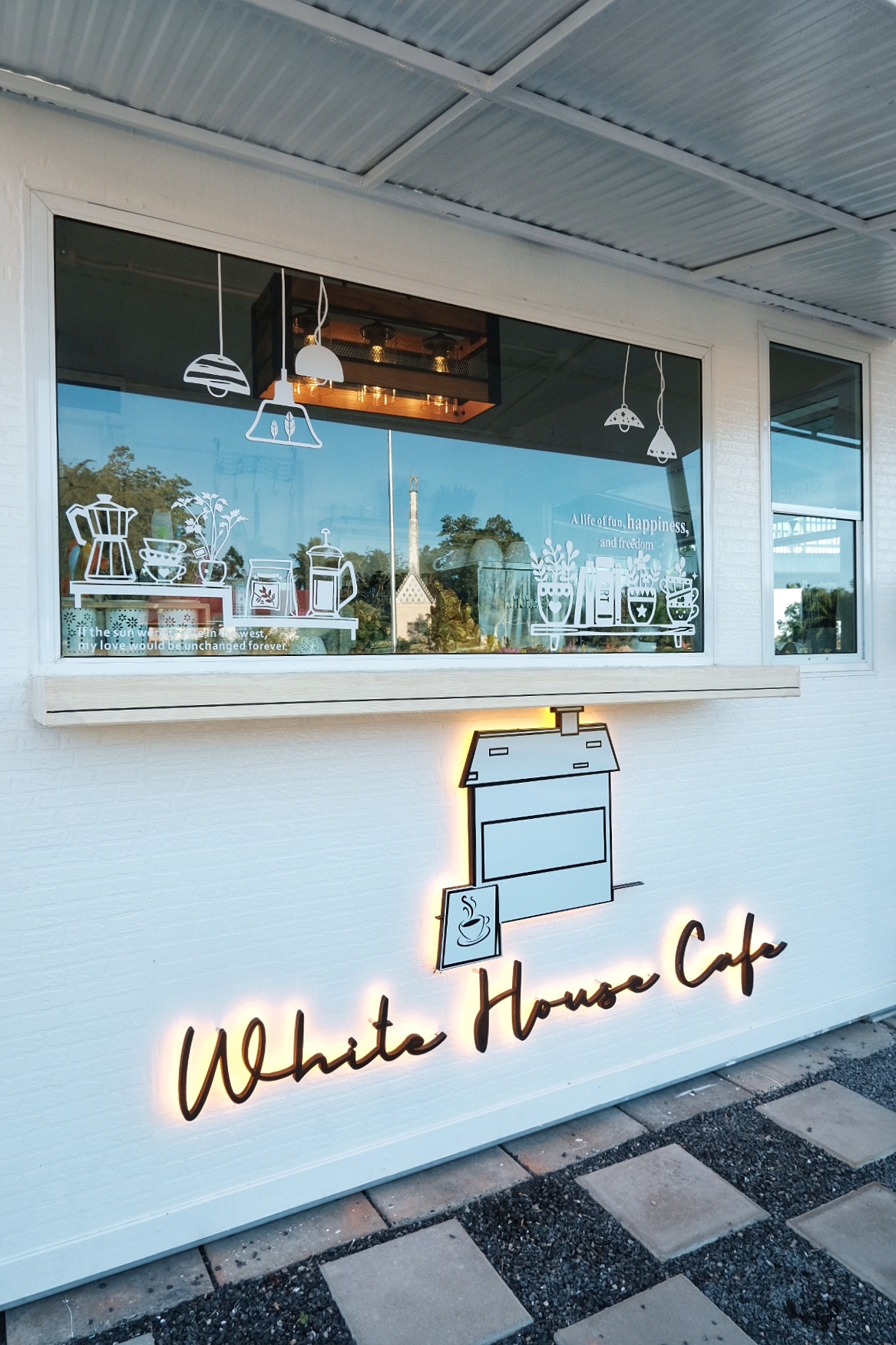 White House Cafe บึงขุนทะเล คาเฟ่สุราษฎร์ธานี บรรยากาศเมืองนอก ที่อยู่