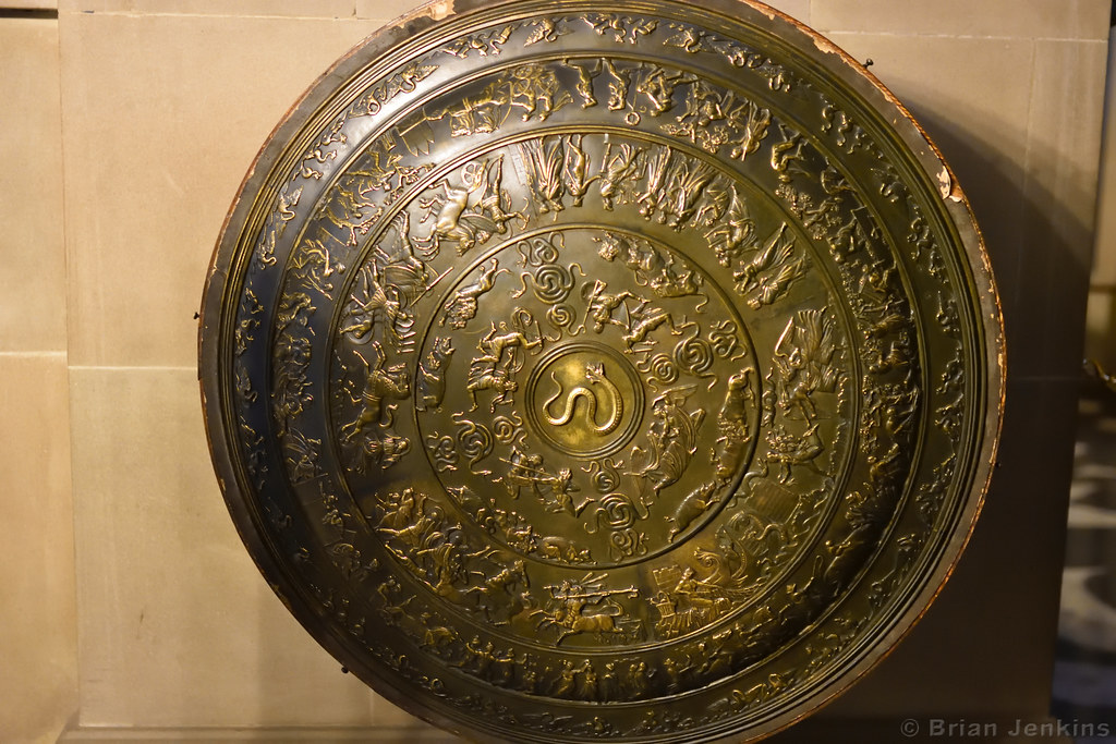 escudo de heracles RevistAcrópolis