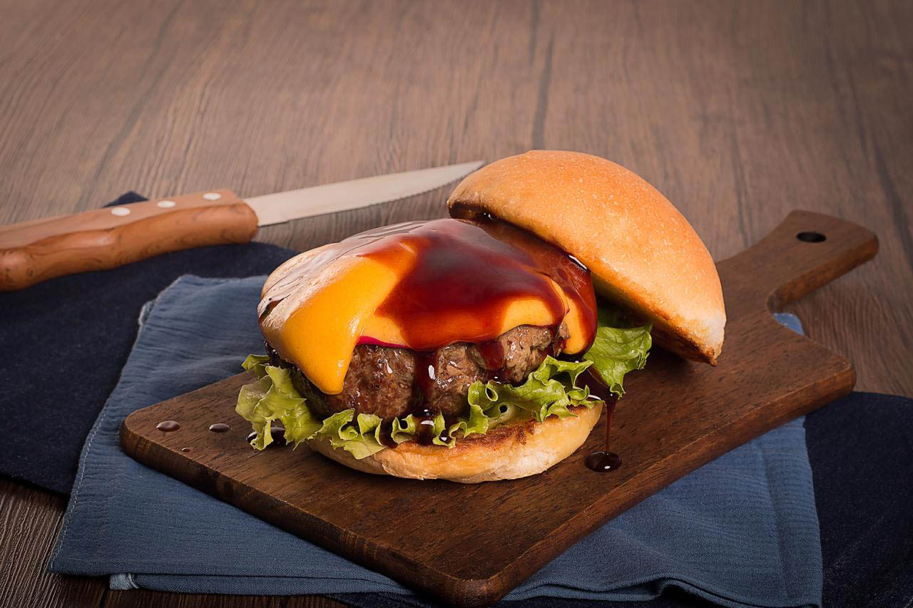 Lojão das Carnes celebra Dia do Hambúrguer com novidade para os amantes