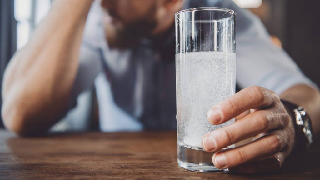 ¿Cómo tratar y prevenir una resaca? Revista es, Ejercicio y Salud