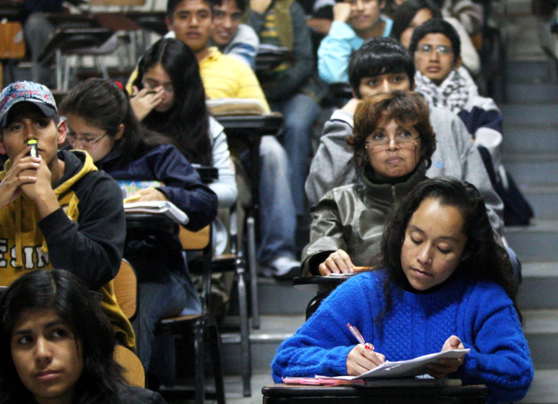 Sobre la Ley Universitaria en el Perú Revista Ideele