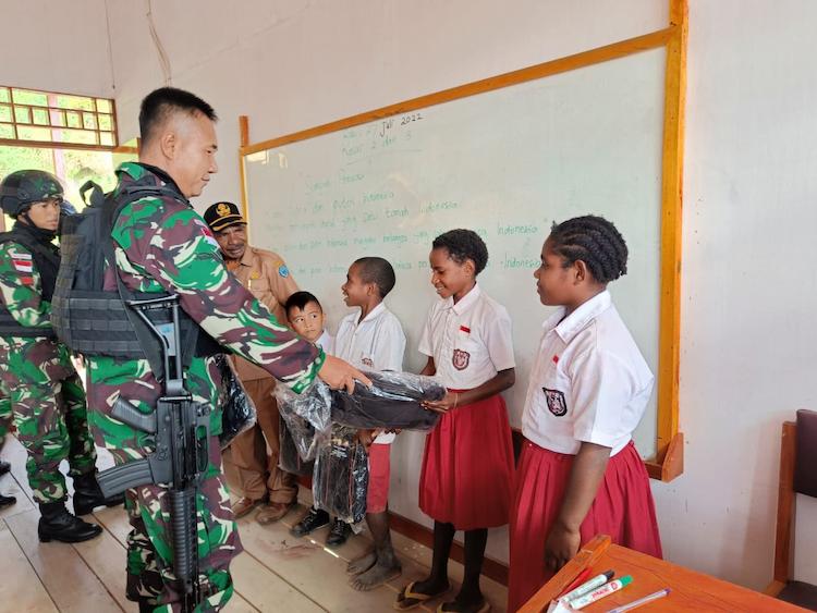 Satgas Pamtas Yonif Raider 142/KJ (RNews) Satgas Pamtas Yonif Raider 142/KJ (RNews)