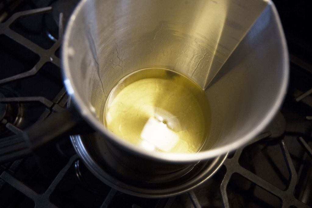 DIY Easy Organic Beeswax and Coconut Oil Candles