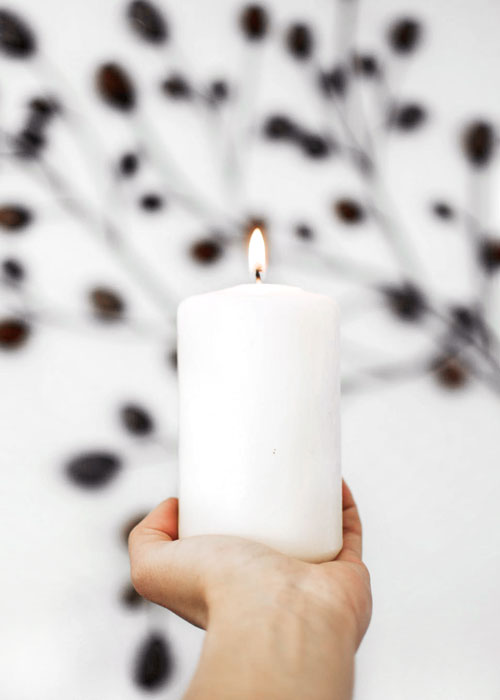 DIY Easy Organic Beeswax and Coconut Oil Candles