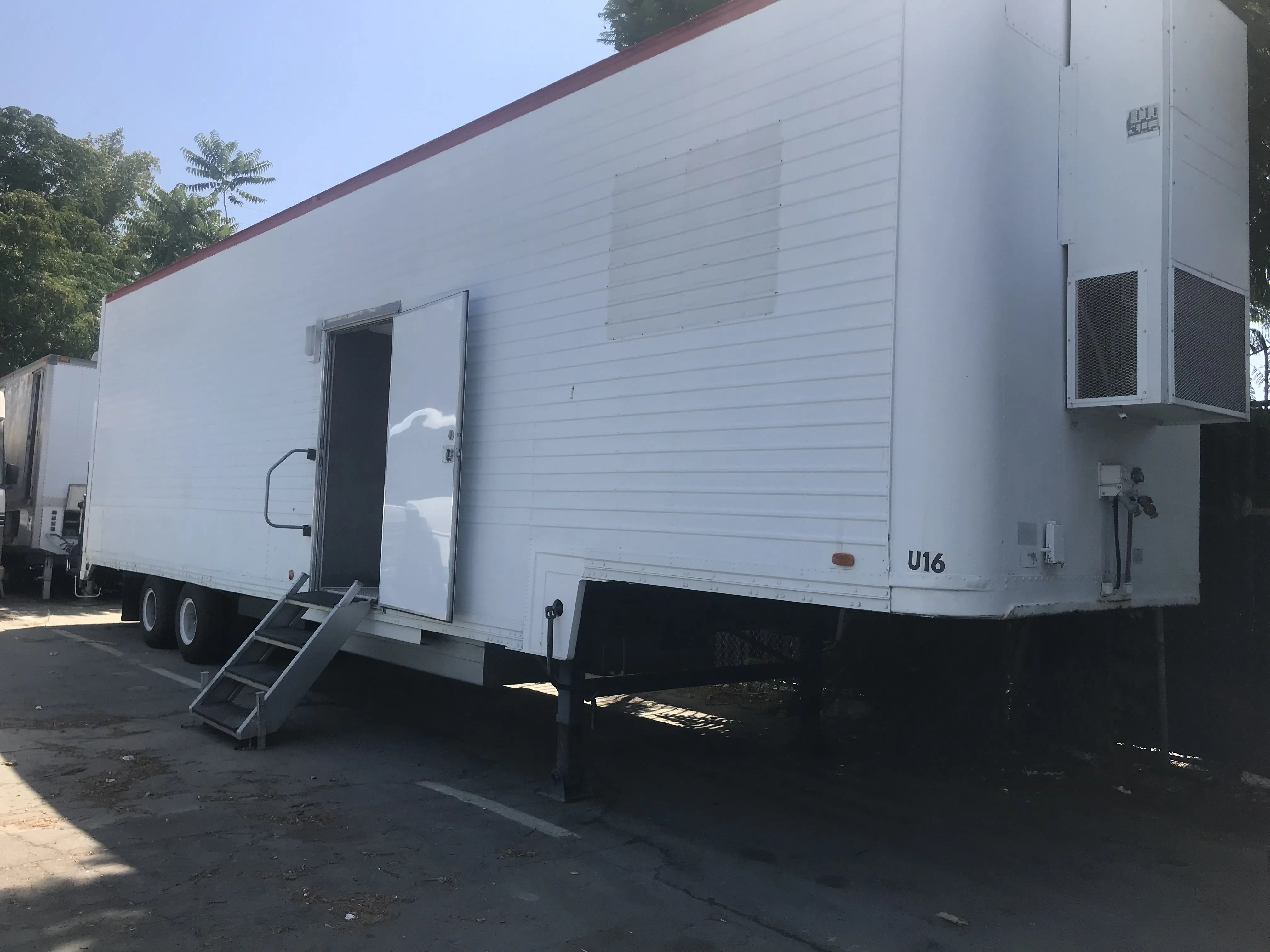 40' Wardrobe Trailer Reyes Production Vehicles