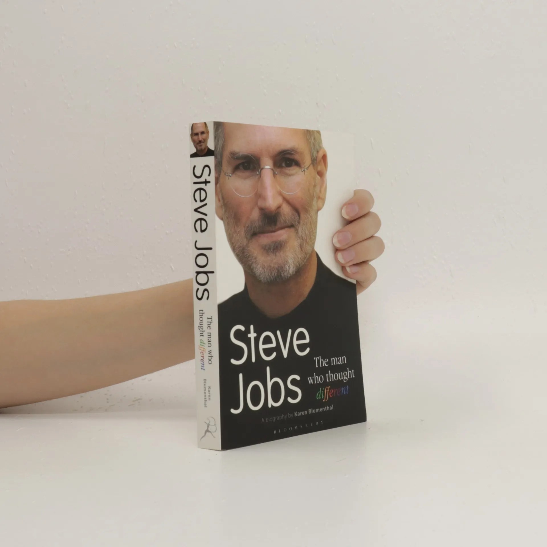 Steve Jobs the man who thought different Karen Blumenthal knihobot.cz