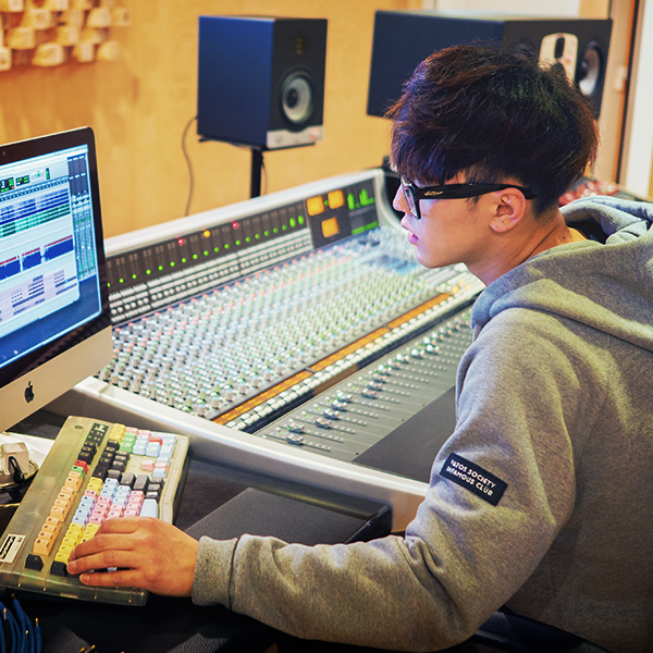 Sound Engineer Record Factory Seoul